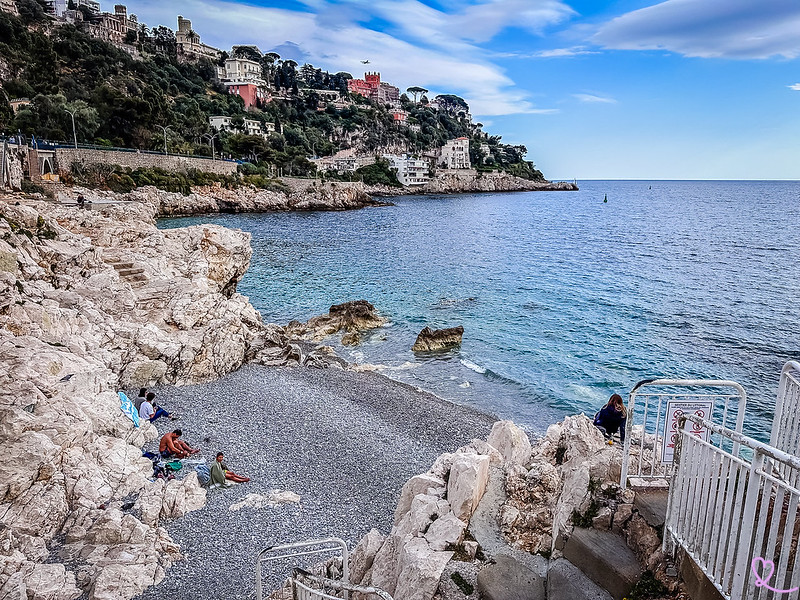 Discover our article on the Plage de la Réserve in Nice!