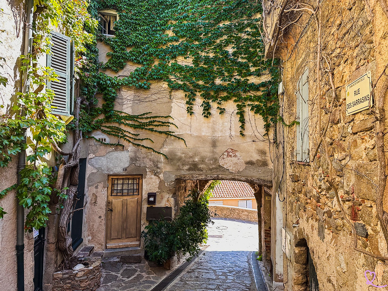 Discover the village of Ramatuelle near Saint-Tropez on the Côte d'Azur!