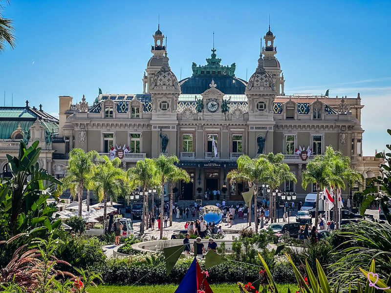 Discover our article on the Monte-Carlo's Casino in Monaco!