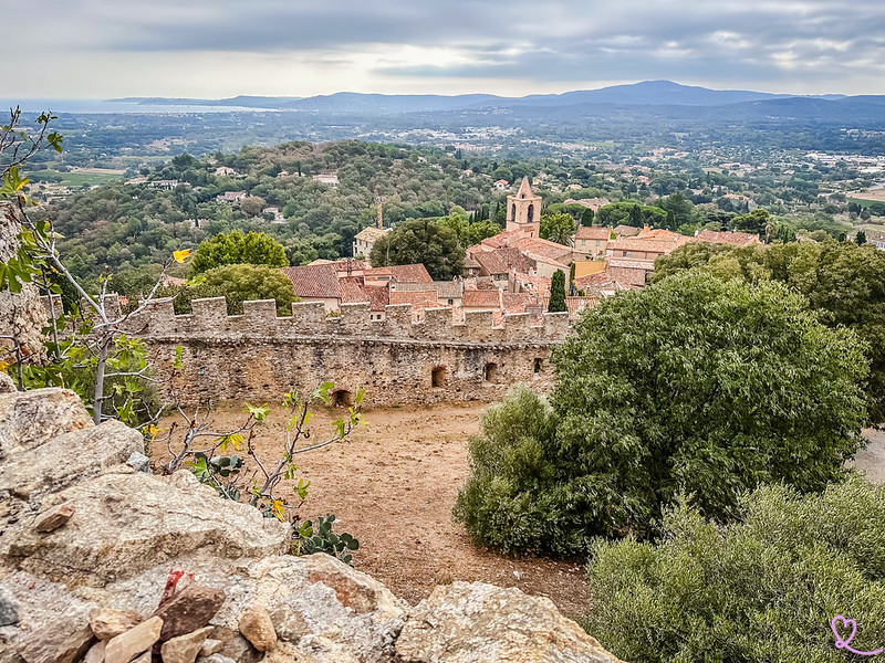 que faire village grimaud visiter