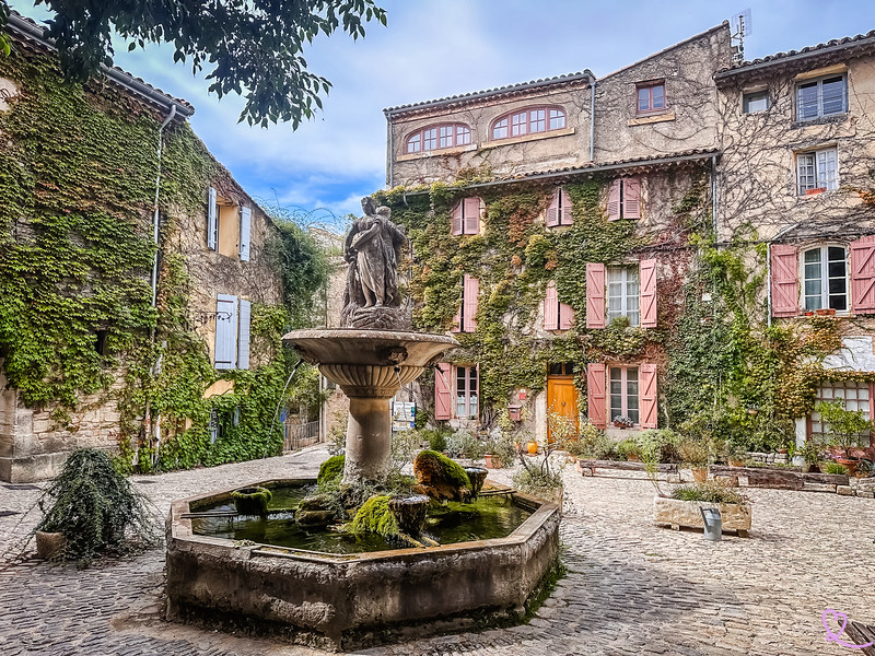 Was kann man im Dorf Saignon unternehmen und besichtigen?